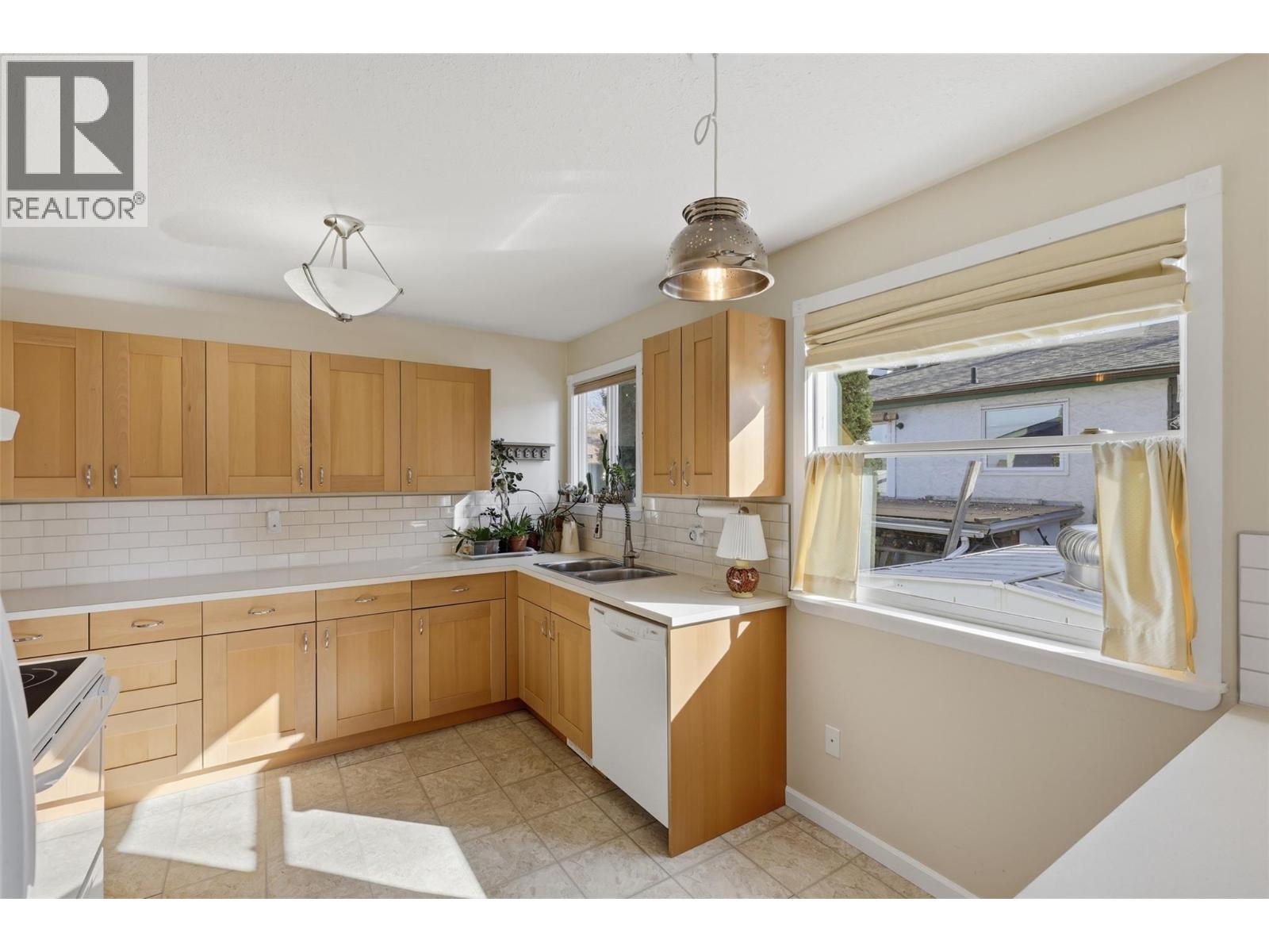 1923 Gladstone Drive, Kamloops, British Columbia  V2E 2B8 - Photo 13 - 10404136
