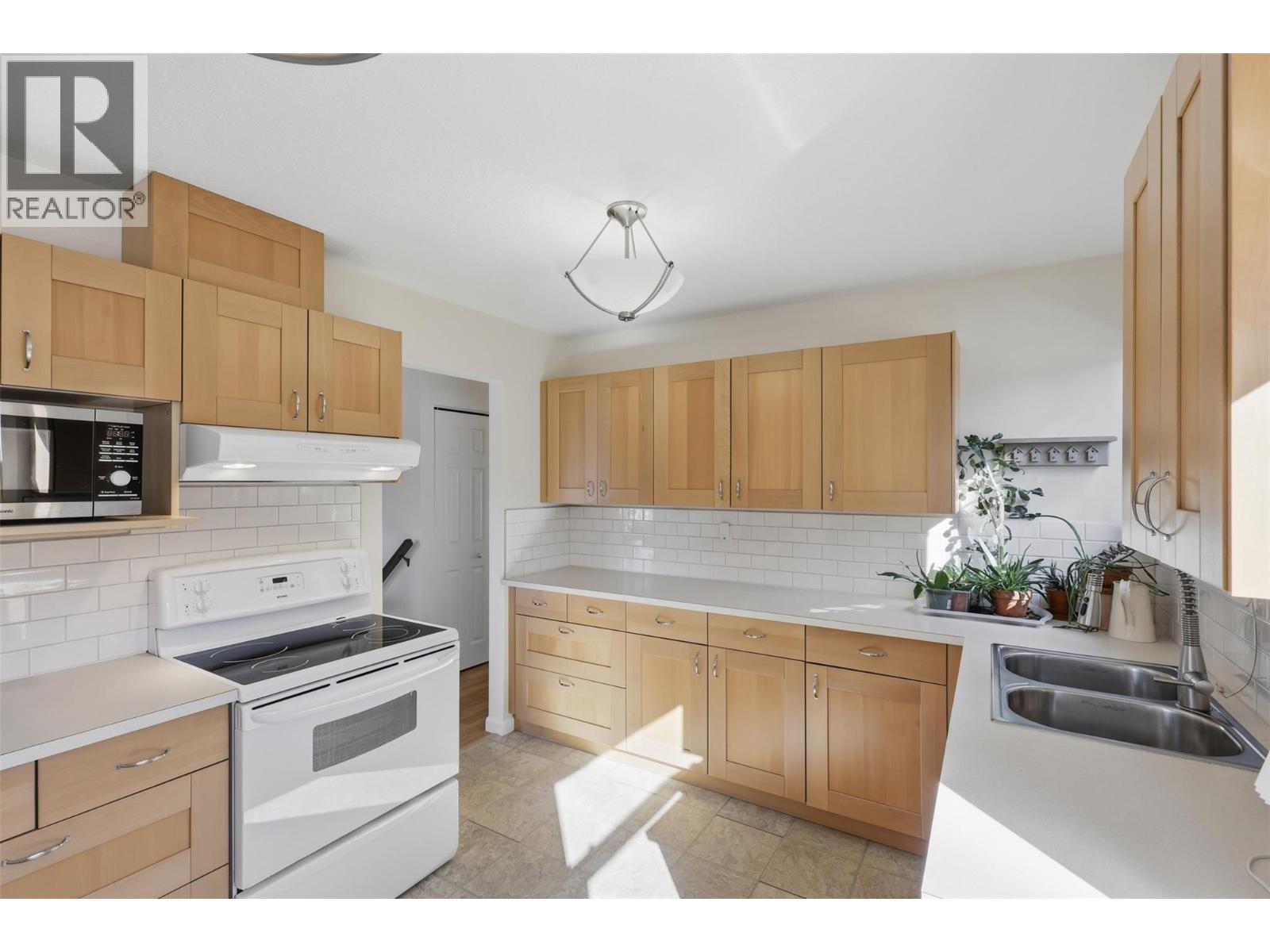 1923 Gladstone Drive, Kamloops, British Columbia  V2E 2B8 - Photo 14 - 10404136