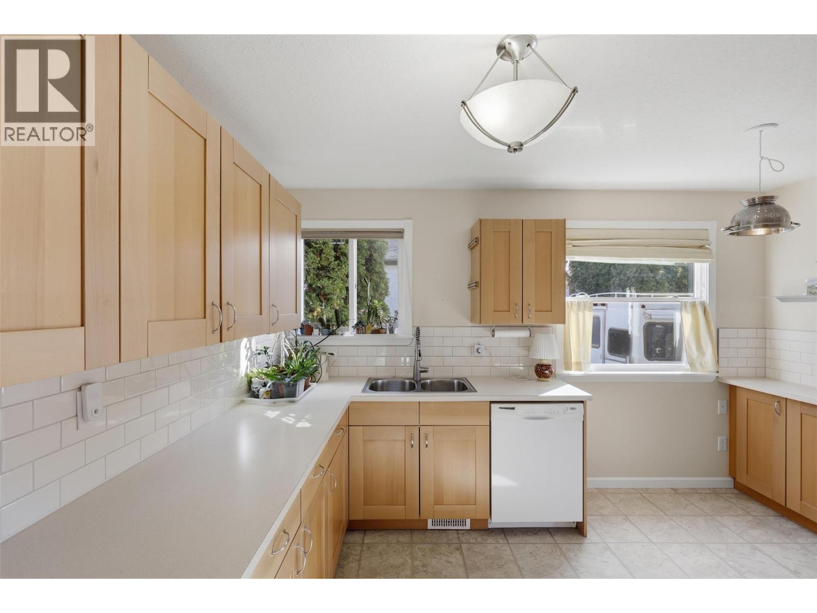 1923 Gladstone Drive, Kamloops, British Columbia  V2E 2B8 - Photo 15 - 10404136