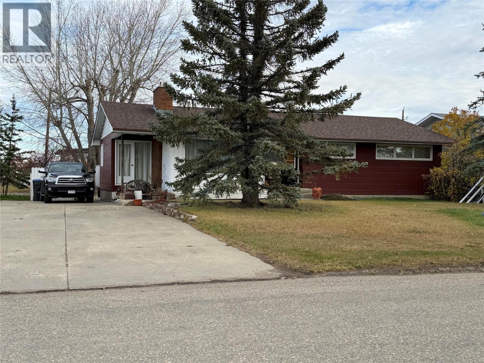932 111 Avenue, Dawson Creek, British Columbia  V1G 2X3 - Photo 1 - 10404201