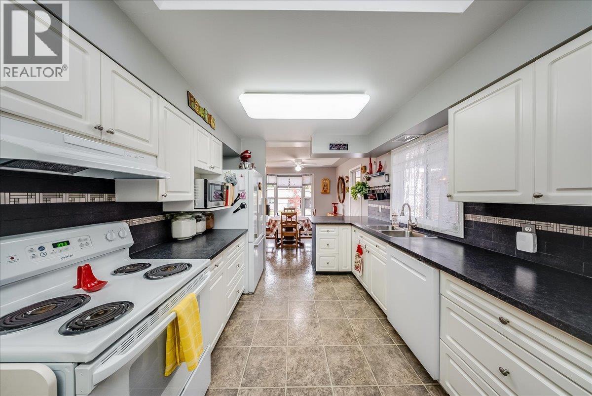 810 10th Avenue, Montrose, British Columbia  V0G 1P0 - Photo 12 - 10404016