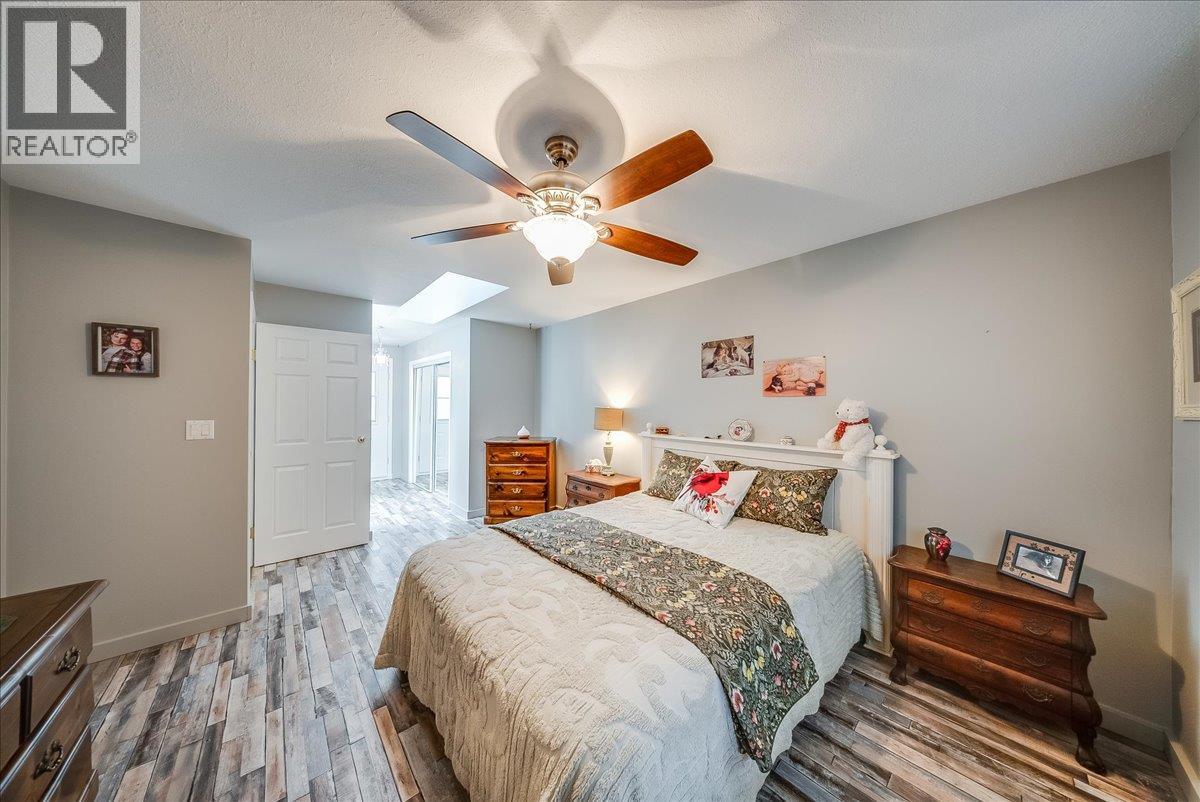 810 10th Avenue, Montrose, British Columbia  V0G 1P0 - Photo 18 - 10404016