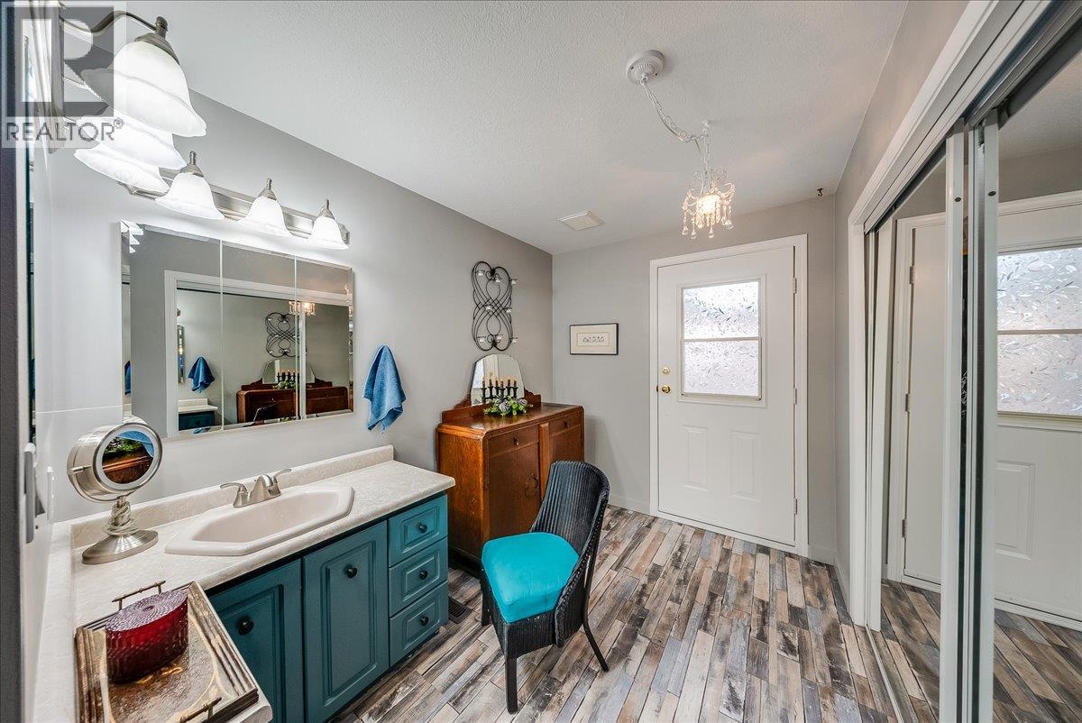 810 10th Avenue, Montrose, British Columbia  V0G 1P0 - Photo 20 - 10404016