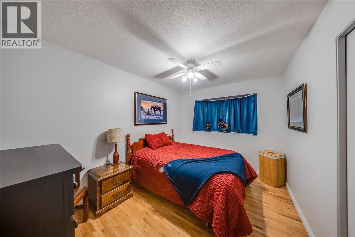 810 10th Avenue, Montrose, British Columbia  V0G 1P0 - Photo 22 - 10404016