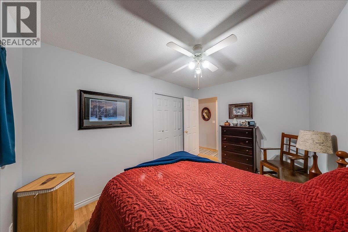810 10th Avenue, Montrose, British Columbia  V0G 1P0 - Photo 23 - 10404016