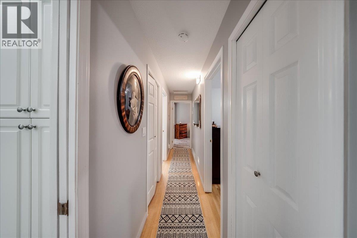 810 10th Avenue, Montrose, British Columbia  V0G 1P0 - Photo 26 - 10404016