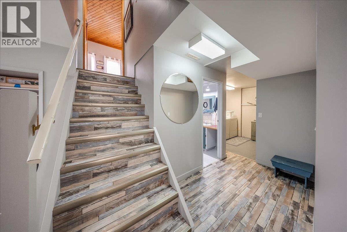810 10th Avenue, Montrose, British Columbia  V0G 1P0 - Photo 27 - 10404016