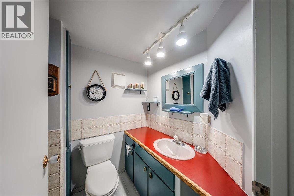 810 10th Avenue, Montrose, British Columbia  V0G 1P0 - Photo 30 - 10404016