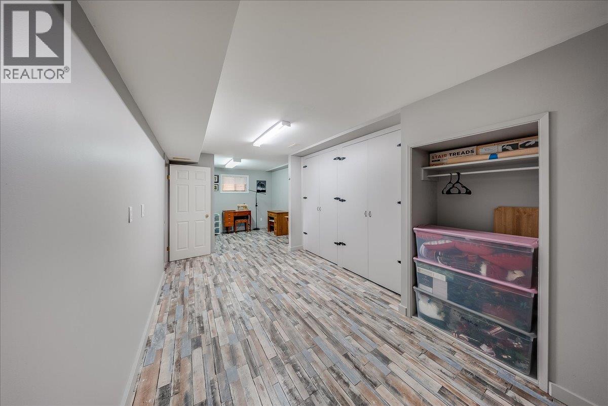 810 10th Avenue, Montrose, British Columbia  V0G 1P0 - Photo 31 - 10404016