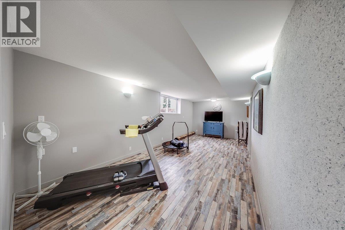 810 10th Avenue, Montrose, British Columbia  V0G 1P0 - Photo 36 - 10404016