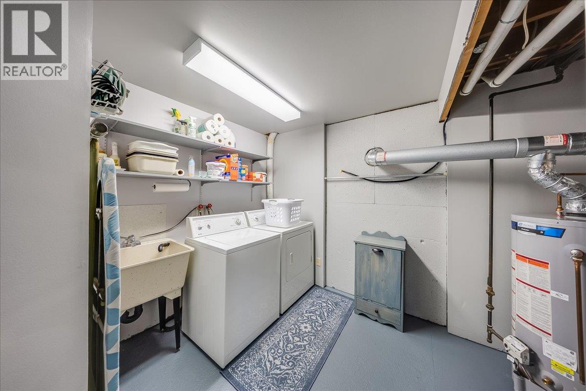 810 10th Avenue, Montrose, British Columbia  V0G 1P0 - Photo 38 - 10404016