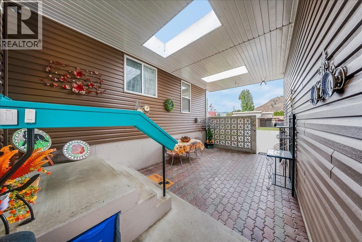 810 10th Avenue, Montrose, British Columbia  V0G 1P0 - Photo 41 - 10404016