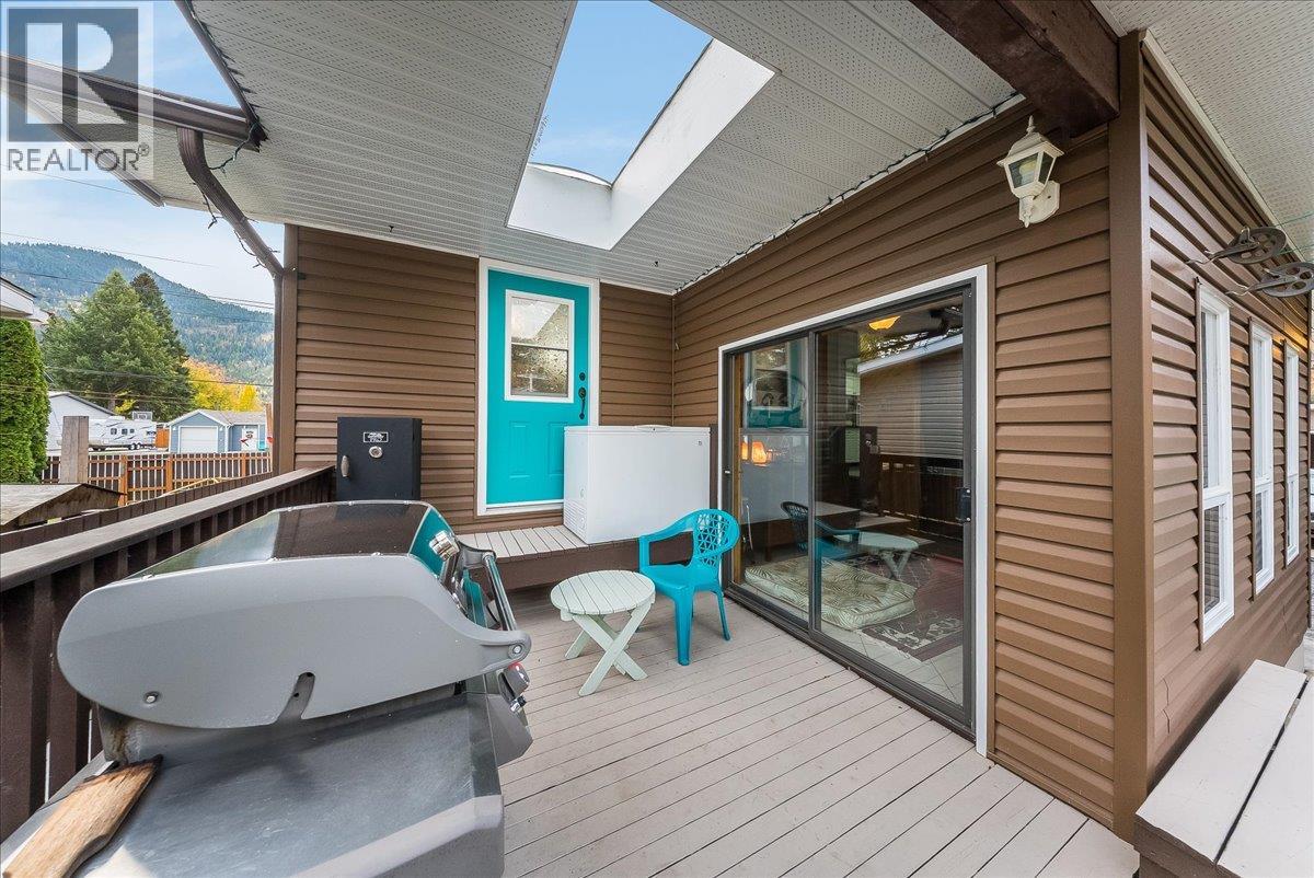 810 10th Avenue, Montrose, British Columbia  V0G 1P0 - Photo 43 - 10404016