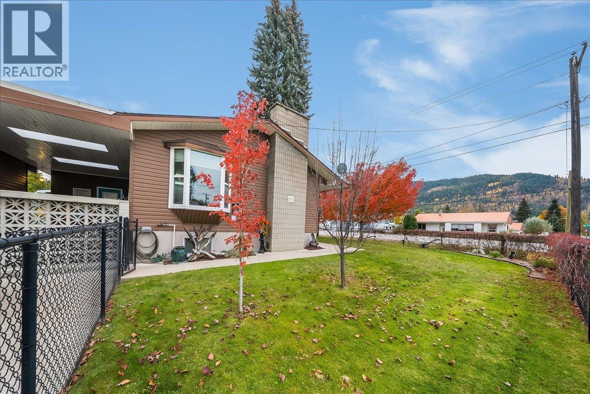 810 10th Avenue, Montrose, British Columbia  V0G 1P0 - Photo 44 - 10404016