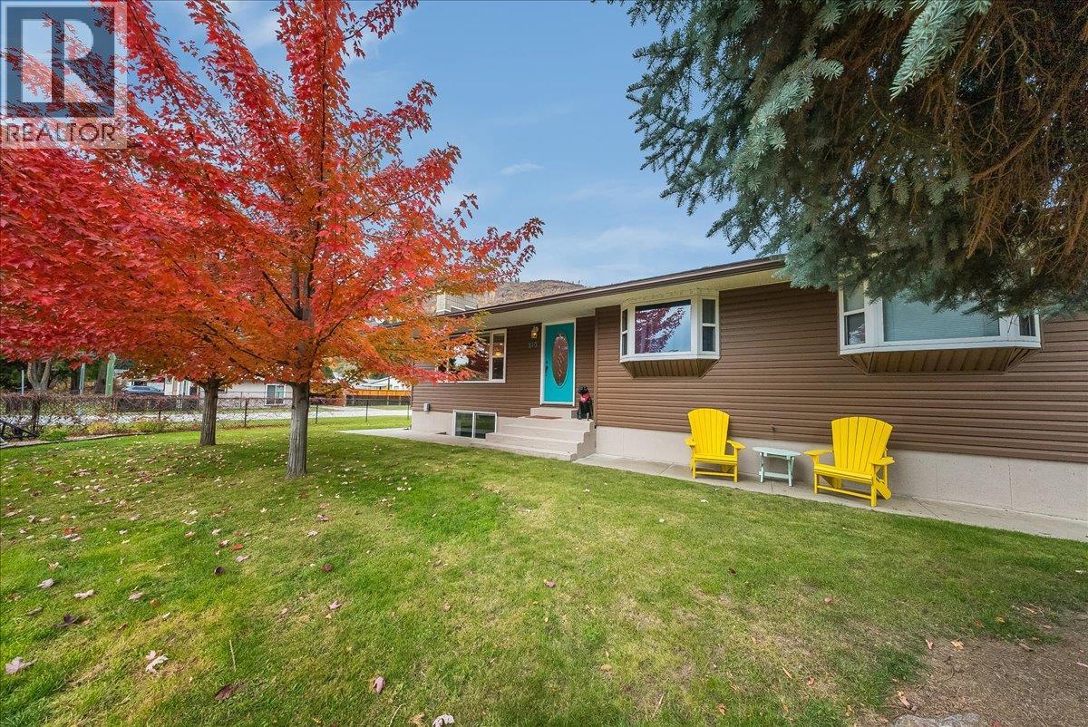 810 10th Avenue, Montrose, British Columbia  V0G 1P0 - Photo 45 - 10404016