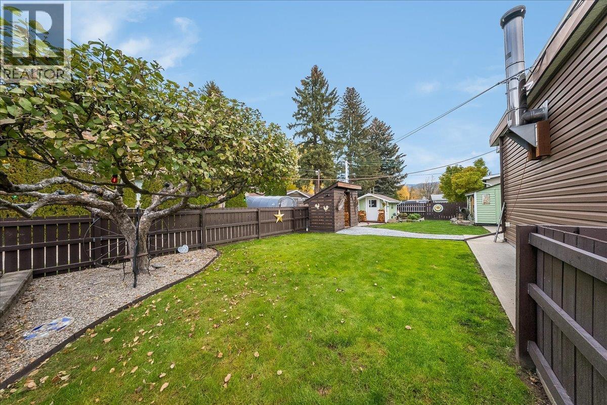 810 10th Avenue, Montrose, British Columbia  V0G 1P0 - Photo 51 - 10404016