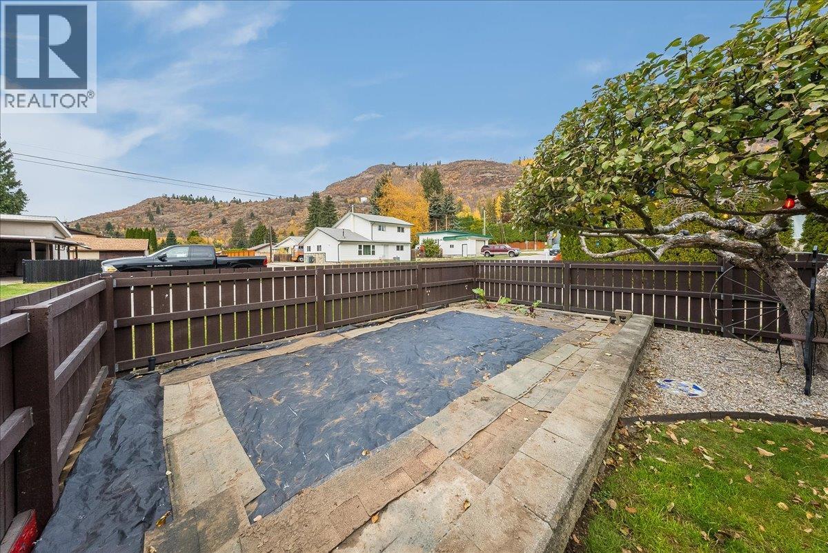 810 10th Avenue, Montrose, British Columbia  V0G 1P0 - Photo 53 - 10404016
