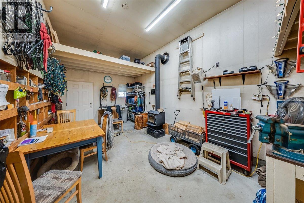 810 10th Avenue, Montrose, British Columbia  V0G 1P0 - Photo 54 - 10404016