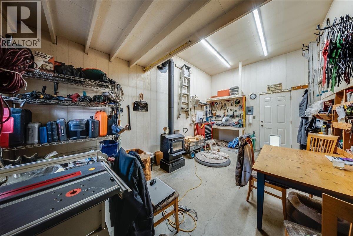 810 10th Avenue, Montrose, British Columbia  V0G 1P0 - Photo 55 - 10404016