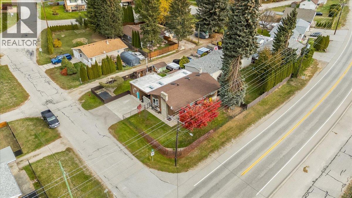 810 10th Avenue, Montrose, British Columbia  V0G 1P0 - Photo 56 - 10404016