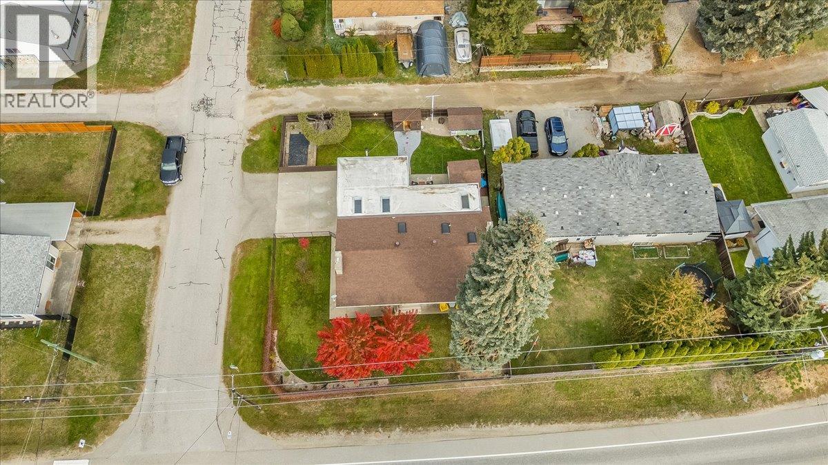 810 10th Avenue, Montrose, British Columbia  V0G 1P0 - Photo 57 - 10404016