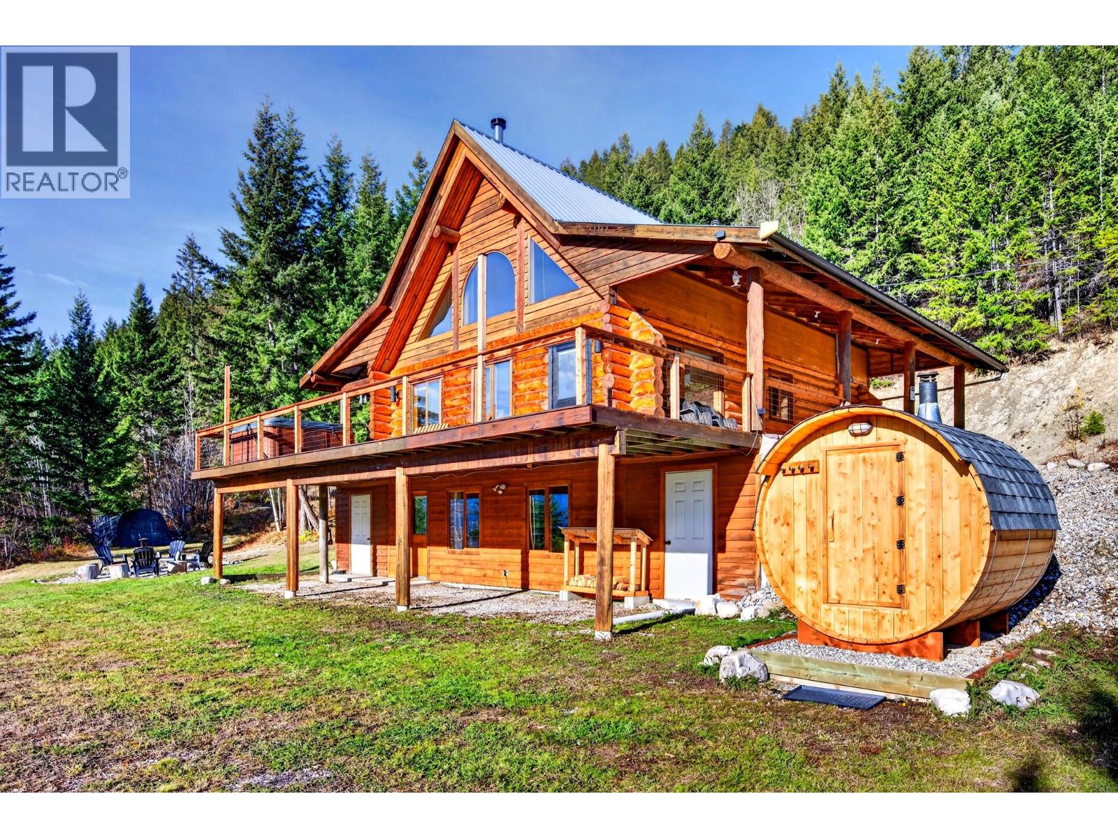 2405 95 Highway, Golden, British Columbia  V0A 1H0 - Photo 1 - 10403910