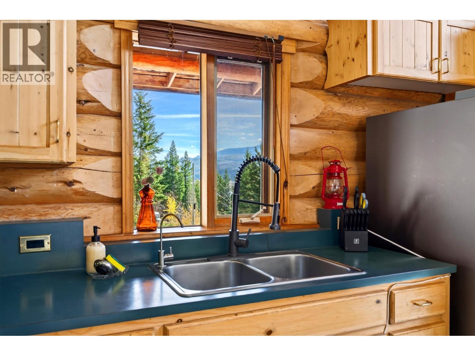 2405 95 Highway, Golden, British Columbia  V0A 1H0 - Photo 33 - 10403910