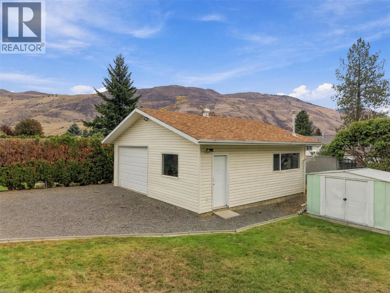 851 Sumac Place, Kamloops, British Columbia  V2B 6R4 - Photo 3 - 10404101