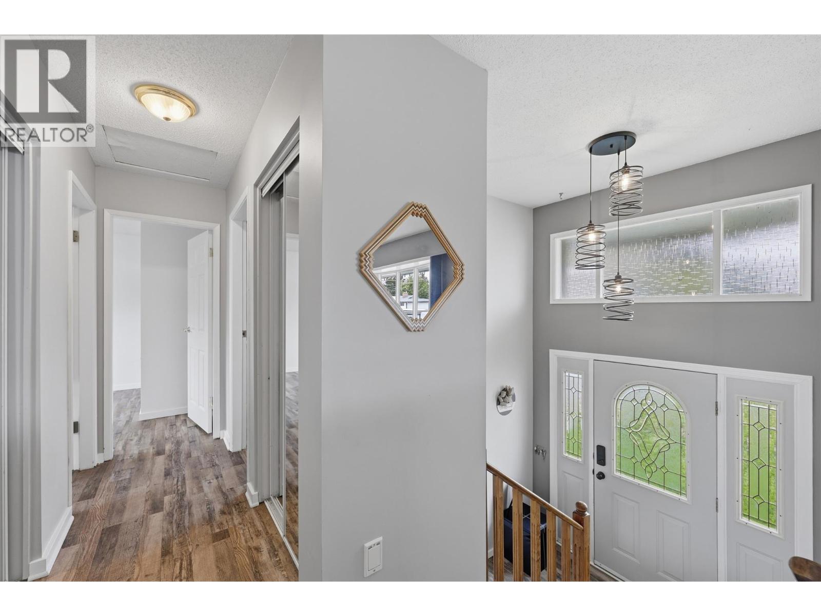 851 Sumac Place, Kamloops, British Columbia  V2B 6R4 - Photo 4 - 10404101