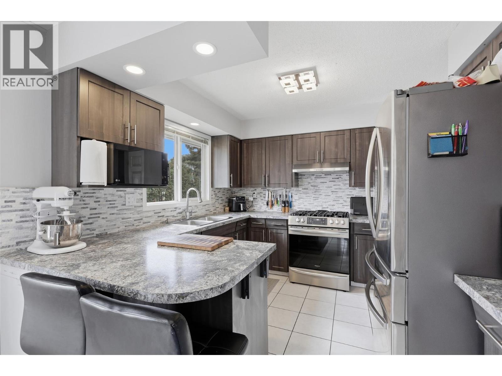 851 Sumac Place, Kamloops, British Columbia  V2B 6R4 - Photo 6 - 10404101