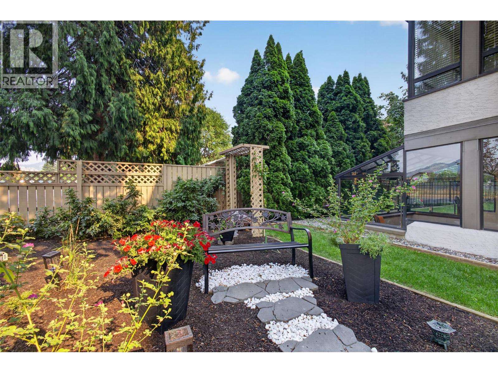 1229 Bernard Avenue Unit# 102, Kelowna, British Columbia  V1Y 6R3 - Photo 2 - 10403028