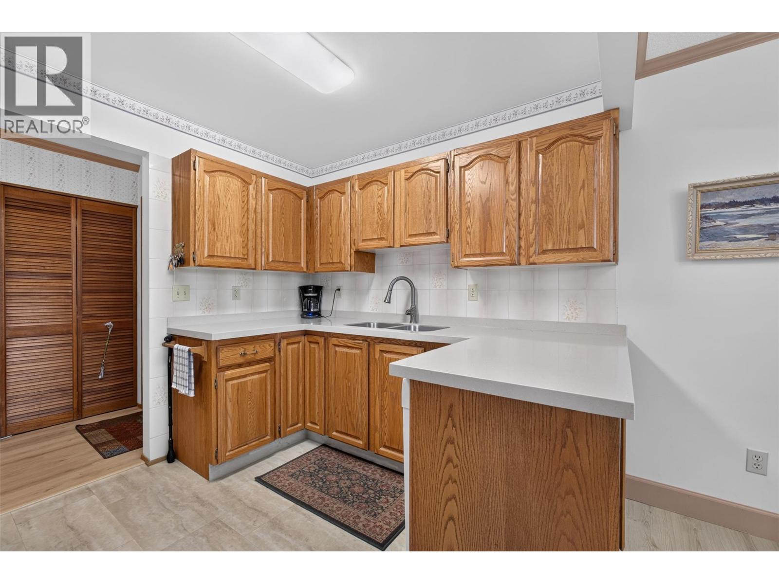 1229 Bernard Avenue Unit# 102, Kelowna, British Columbia  V1Y 6R3 - Photo 8 - 10403028