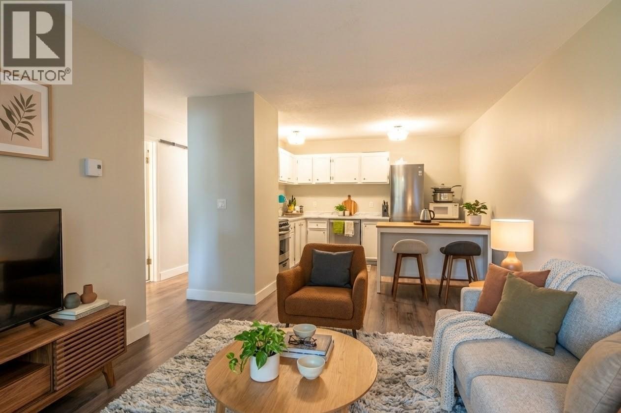 150 Skaha Place Unit# 201, Penticton, British Columbia  V2A 7K1 - Photo 2 - 10403560