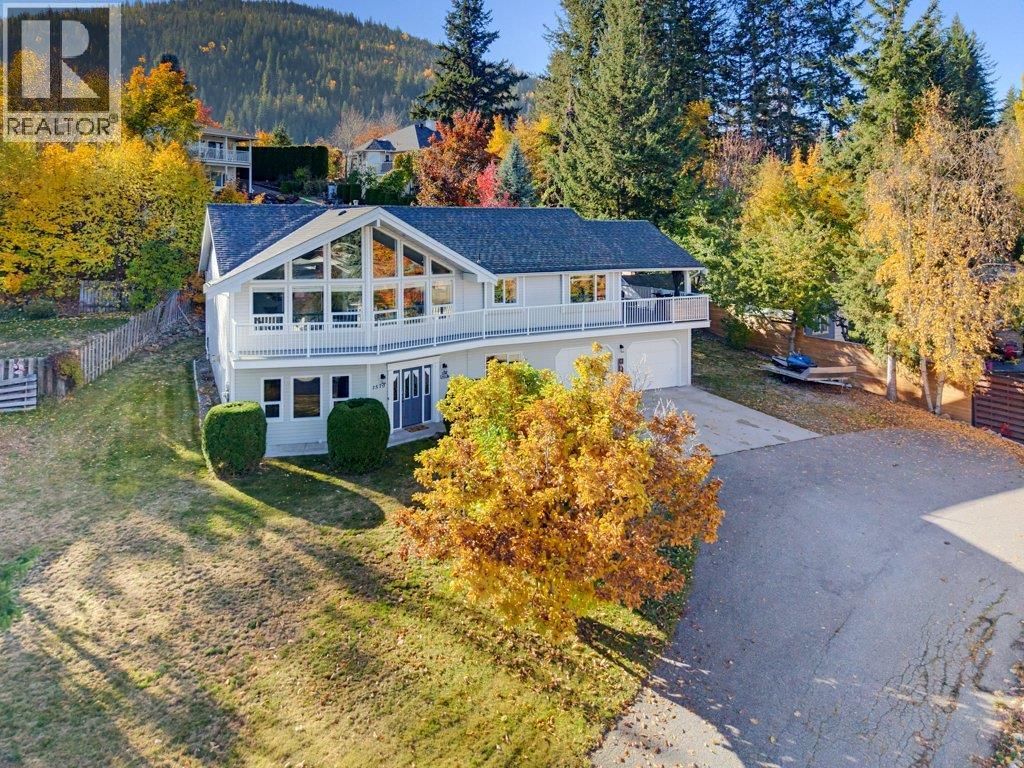 1570 16 Avenue Se, Salmon Arm, British Columbia  V1E 2M7 - Photo 1 - 10403509