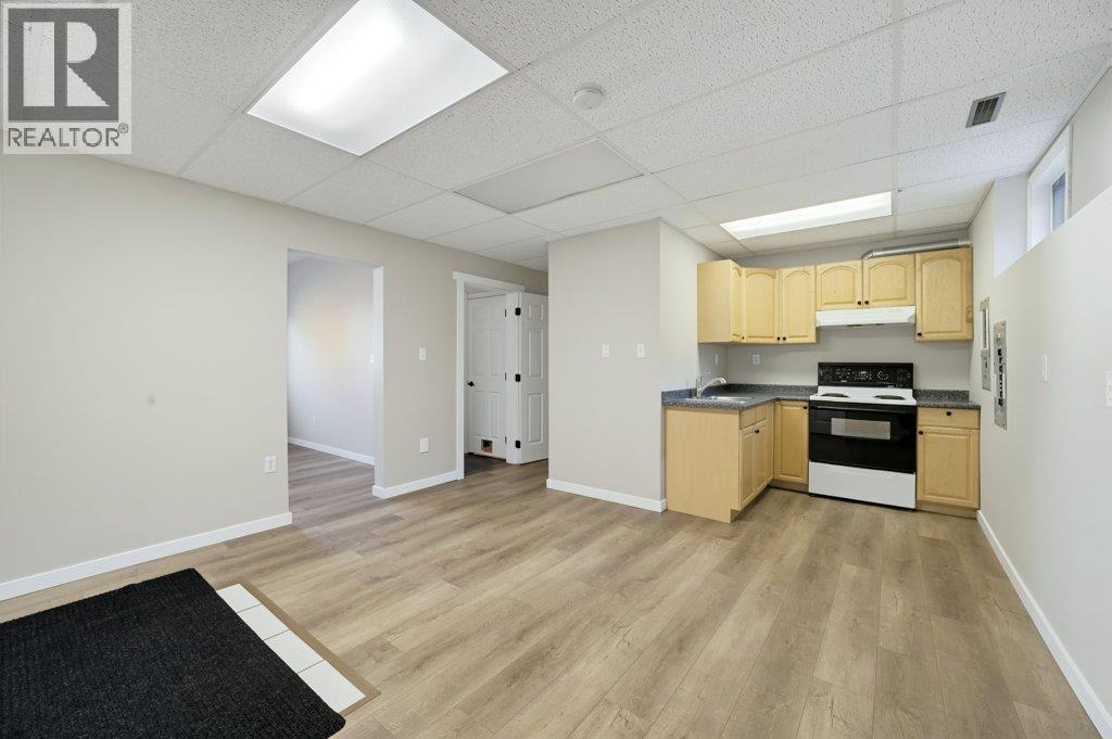 1570 16 Avenue Se, Salmon Arm, British Columbia  V1E 2M7 - Photo 16 - 10403509