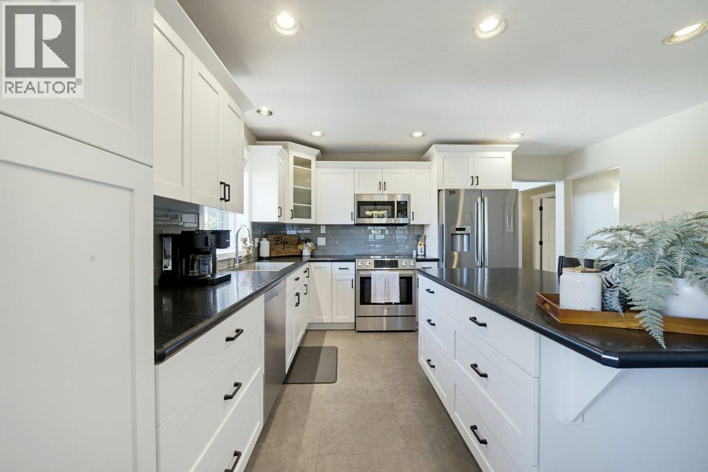 1570 16 Avenue Se, Salmon Arm, British Columbia  V1E 2M7 - Photo 38 - 10403509