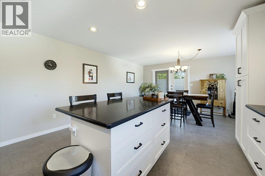 1570 16 Avenue Se, Salmon Arm, British Columbia  V1E 2M7 - Photo 42 - 10403509