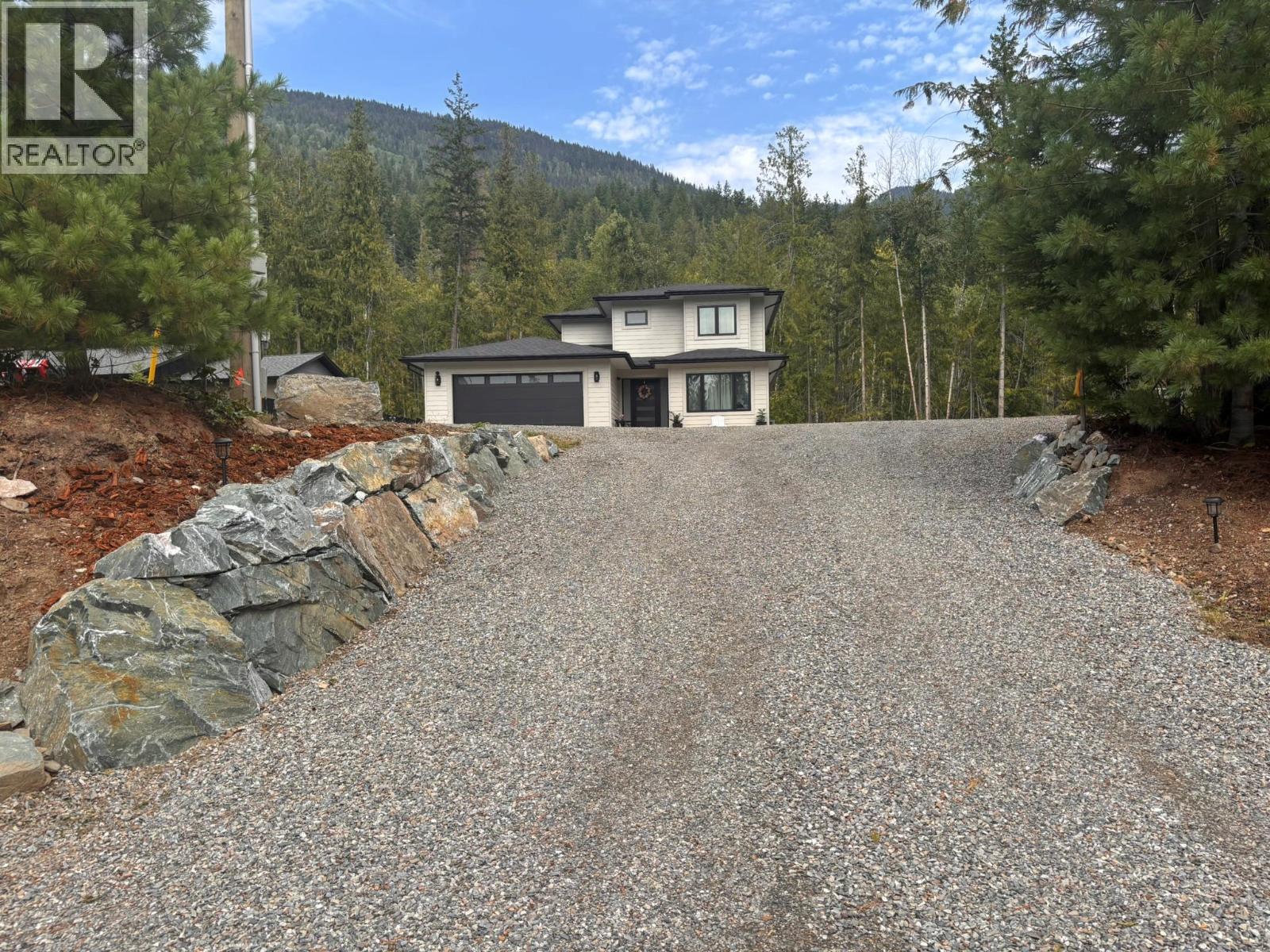 7670 Mountain Drive, Anglemont, British Columbia  V0E 1M8 - Photo 45 - 10404254