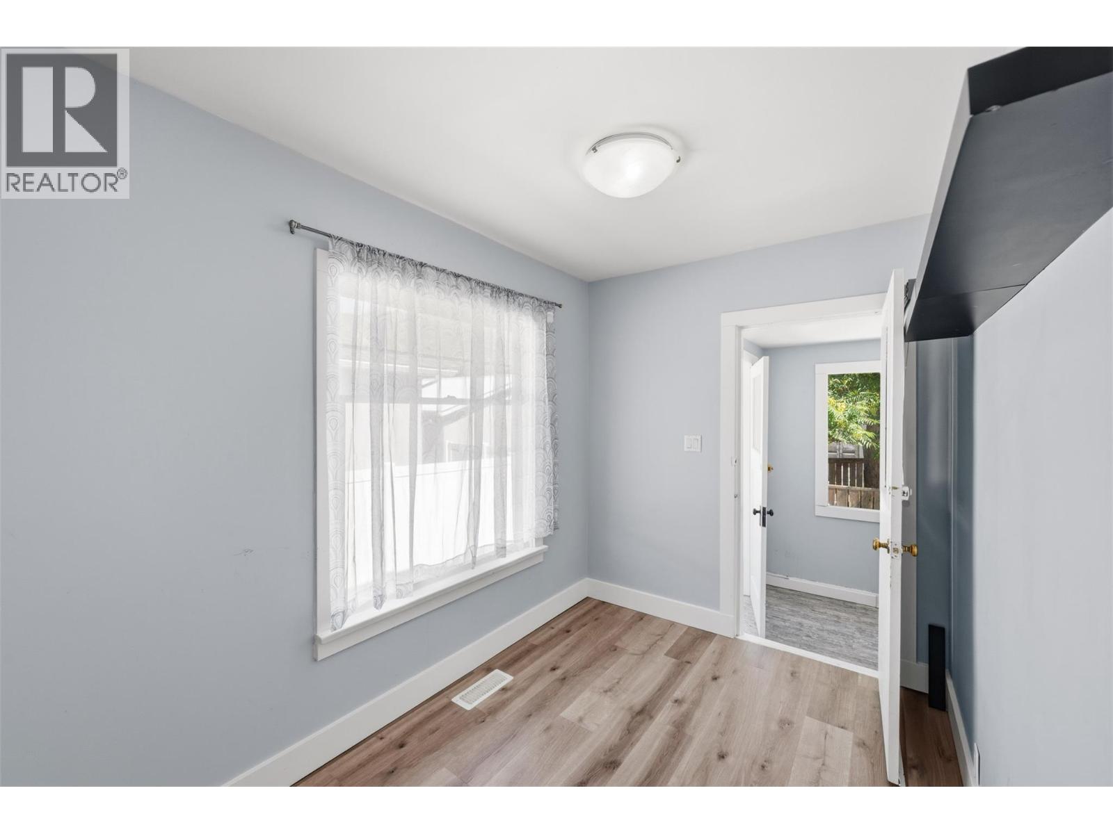 724 School Avenue, Oliver, British Columbia  V0H 1T0 - Photo 11 - 10404024