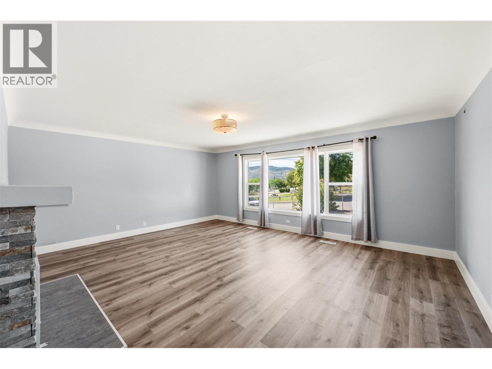 724 School Avenue, Oliver, British Columbia  V0H 1T0 - Photo 16 - 10404024