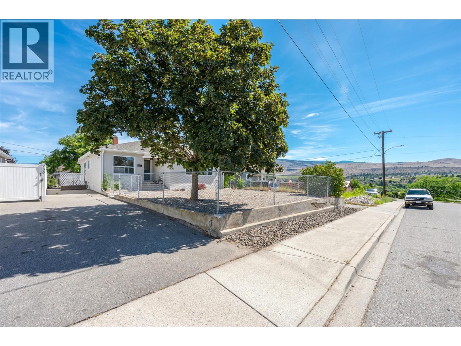 724 School Avenue, Oliver, British Columbia  V0H 1T0 - Photo 2 - 10404024