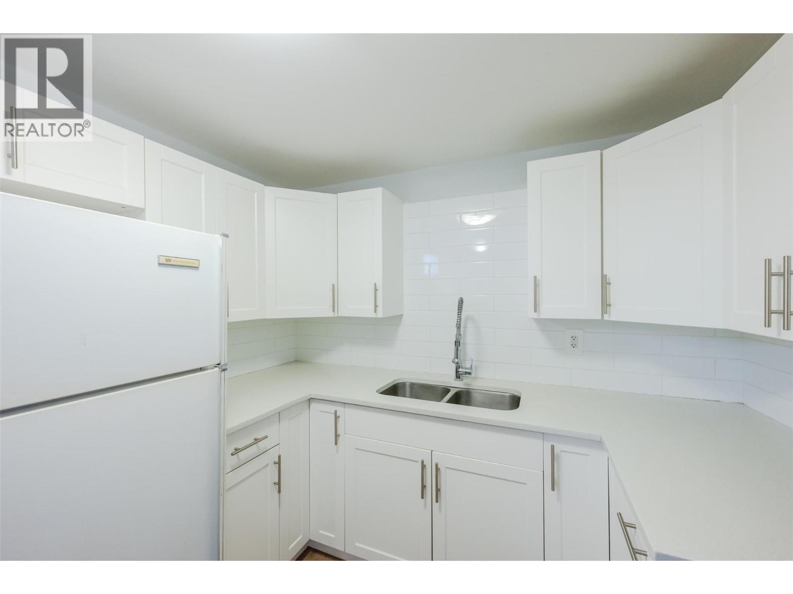 724 School Avenue, Oliver, British Columbia  V0H 1T0 - Photo 33 - 10404024