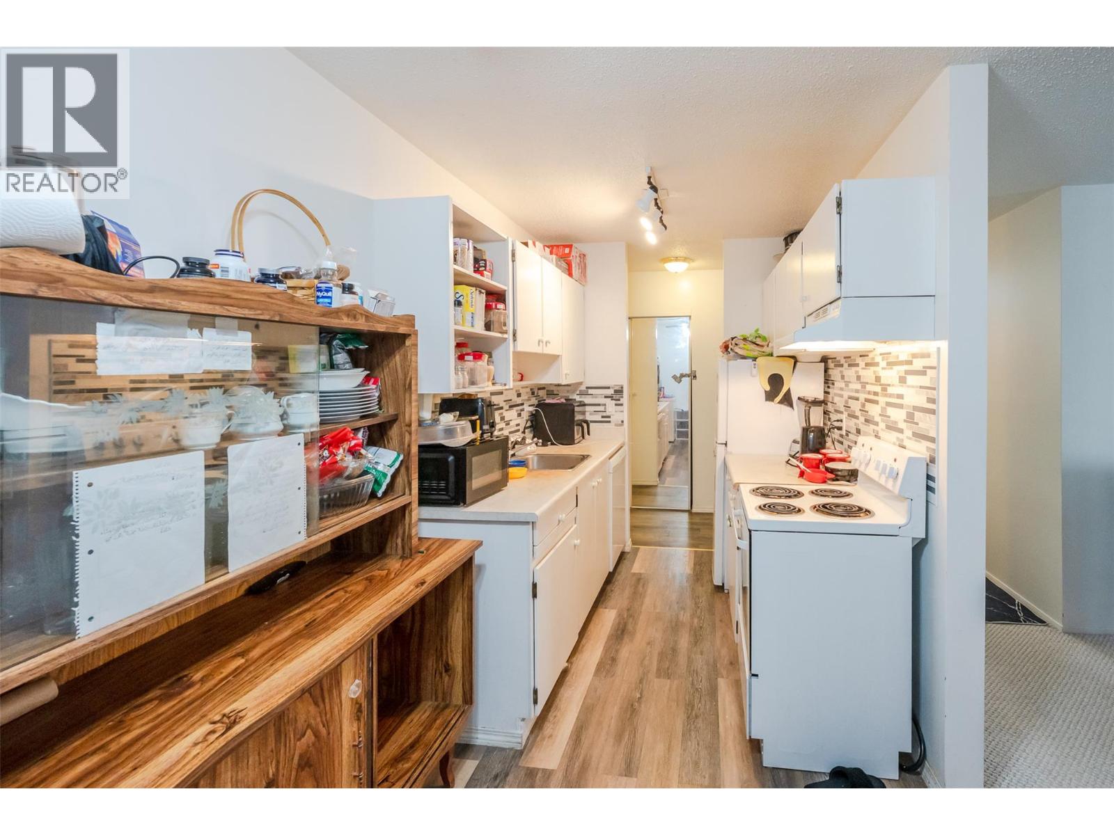 803 Fairview Road Unit# 203, Penticton, British Columbia  V2A 5Y7 - Photo 8 - 10404302