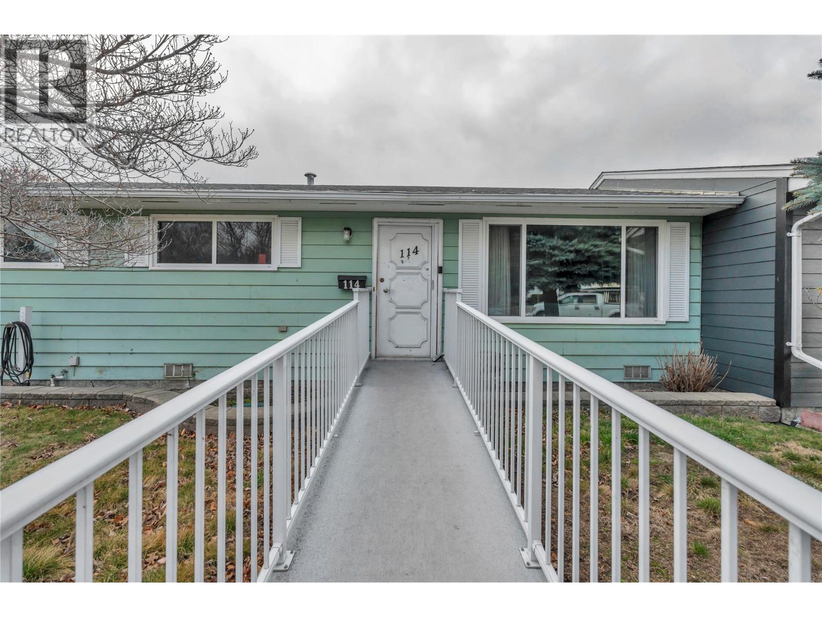 114 Ayres Crescent, Penticton, British Columbia  V2A 6R4 - Photo 2 - 10374362