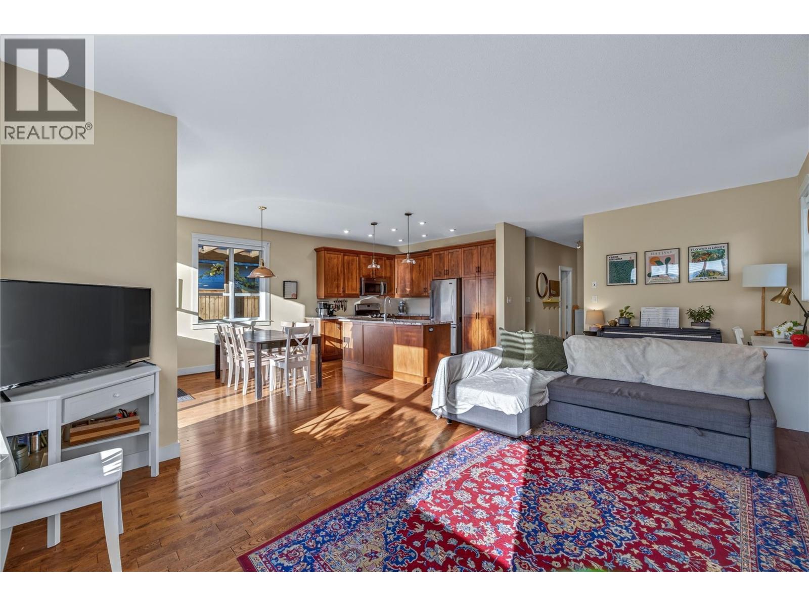 644 Victoria Drive Unit# 101, Penticton, British Columbia  V2A 5N6 - Photo 2 - 10404082