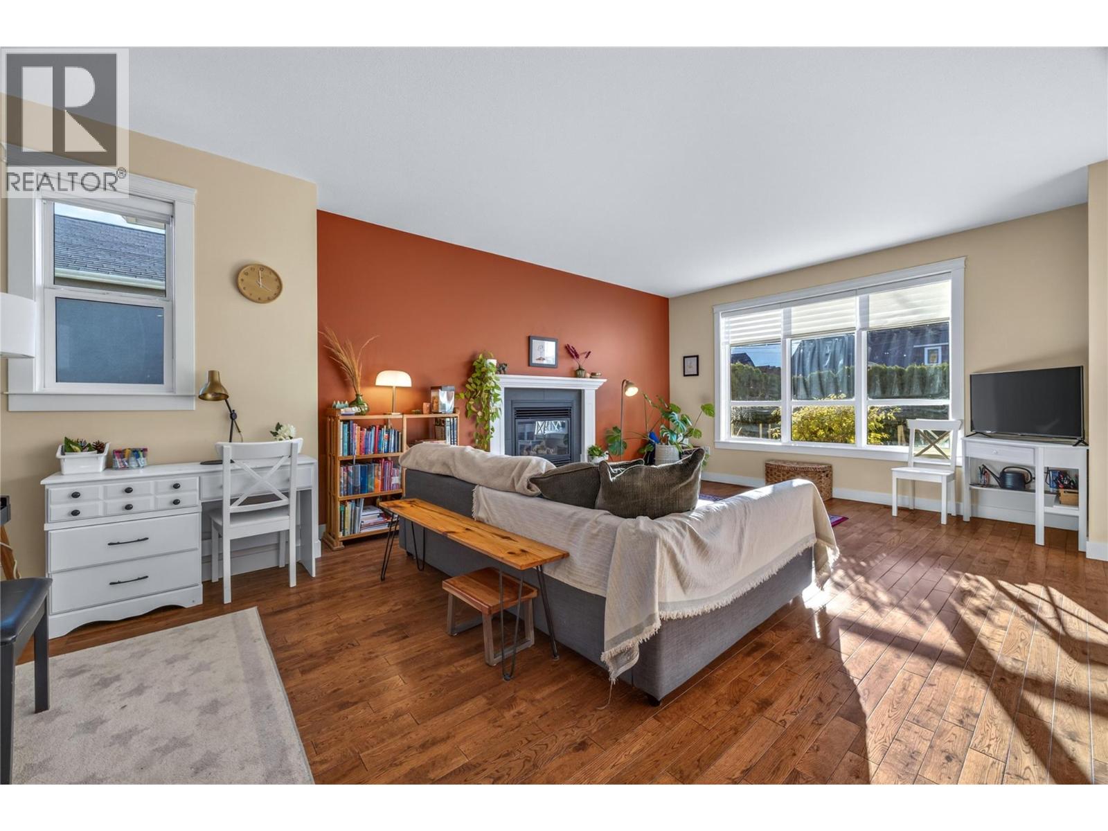 644 Victoria Drive Unit# 101, Penticton, British Columbia  V2A 5N6 - Photo 3 - 10404082