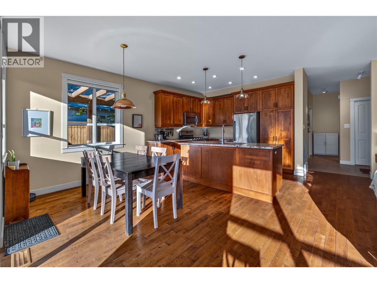 644 Victoria Drive Unit# 101, Penticton, British Columbia  V2A 5N6 - Photo 4 - 10404082
