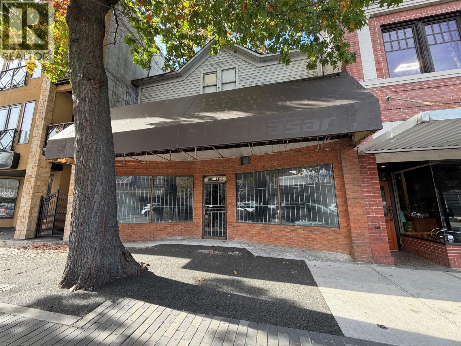 251 Main Street, Penticton, British Columbia  V2A 5B1 - Photo 1 - 10402729